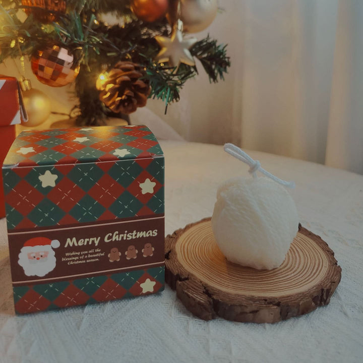 Bougie de Noël en forme de chaussette avec boule de laine gravée Olivenorma
