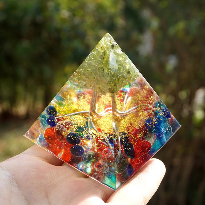 Pyramide d'orgone de l'arbre de vie en fluorite et péridot Olivenorma