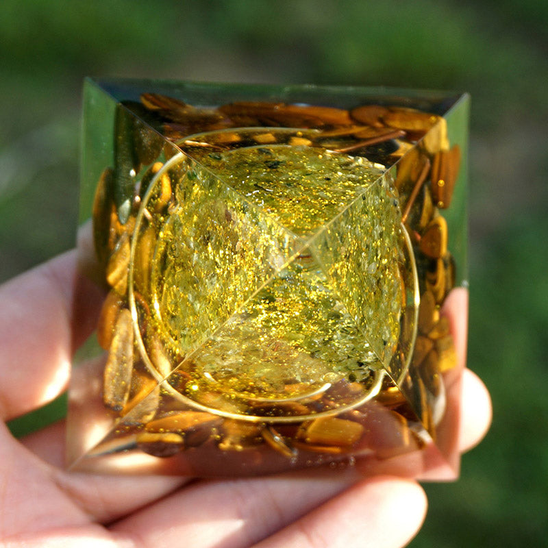 Olivenorma Racines du Courage Péridot et Oeil de Tigre Arbre de Vie Pyramide d'Orgone - image 6