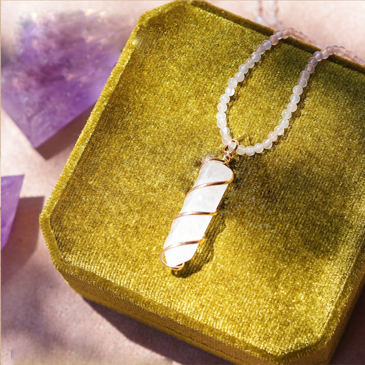 Collier pendule colonne en cristal de pierre brute naturelle Olivenorma