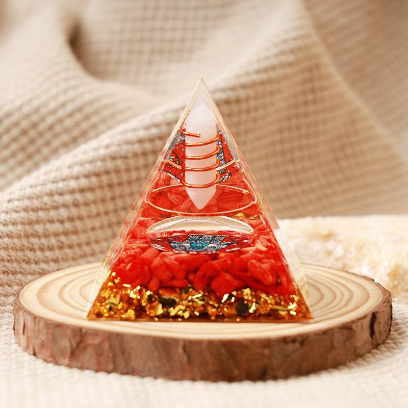 Pyramide d'orgone Hamsa en opale Olivenorma avec corail rouge