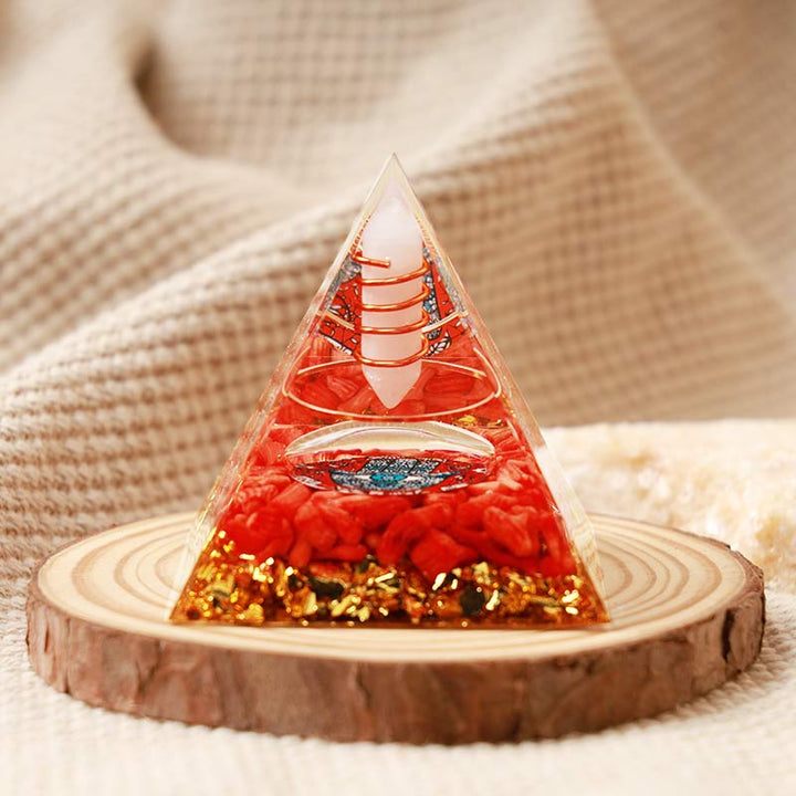 Pyramide d'orgone Hamsa en opale Olivenorma avec corail rouge