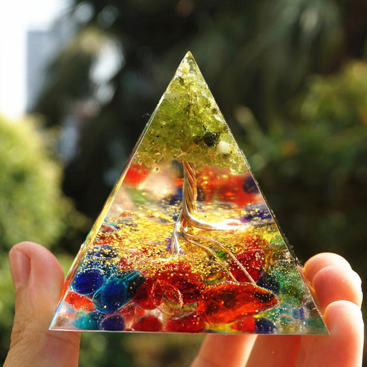 Pyramide d'orgone de l'arbre de vie en fluorite et péridot Olivenorma