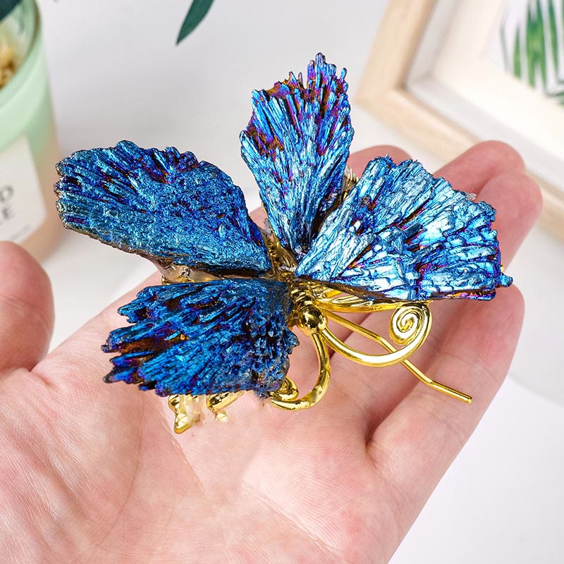 Décoration en pierre précieuse papillon en tourmaline cyanite Aura Olivenorma