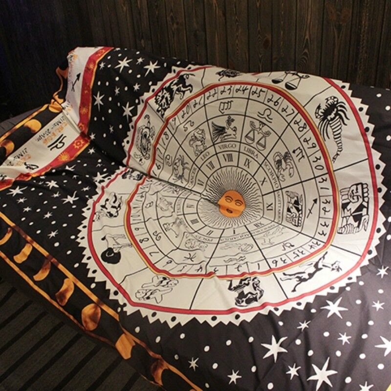 Tapisserie en polyester motif sorcière et nappe de tarot Olivenorma