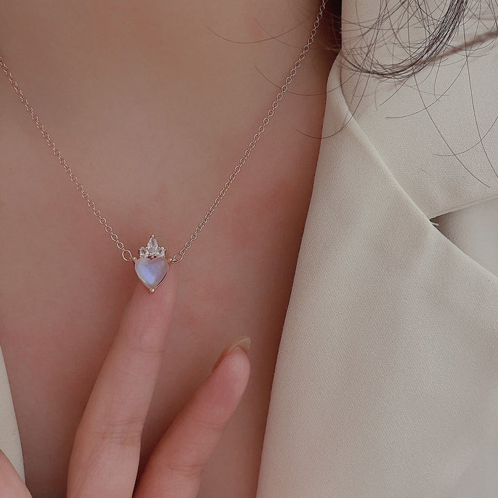 Collier pendentif décoratif en forme de cœur avec pierre de lune et zircon blanc Olivenorma