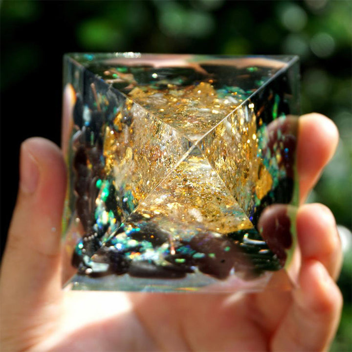 Pyramide d'orgone d'arbre de vie en obsidienne Olivenorma avec cristal clair