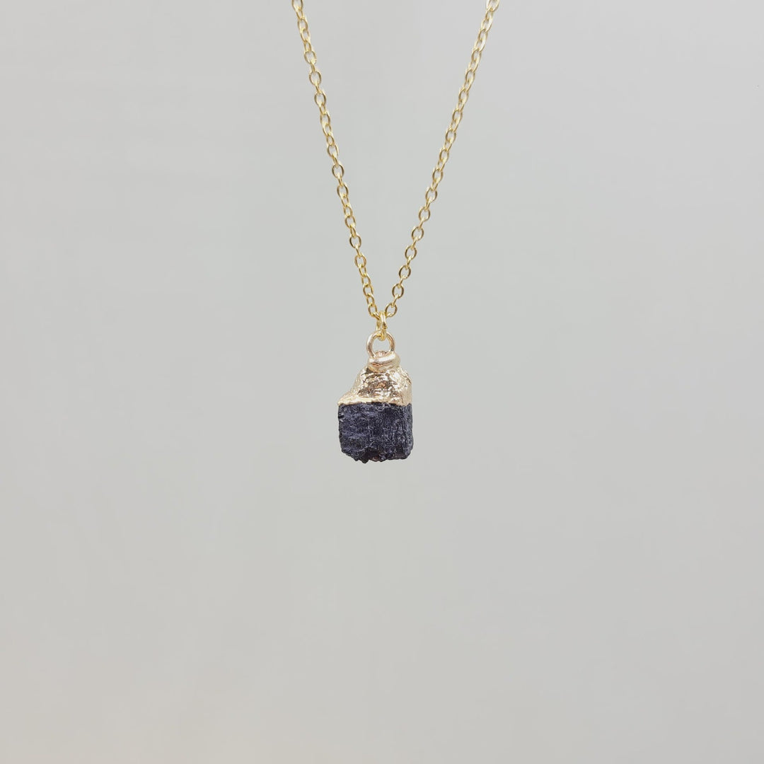 Collier en pierre précieuse brute irrégulière en cristal Olivenorma