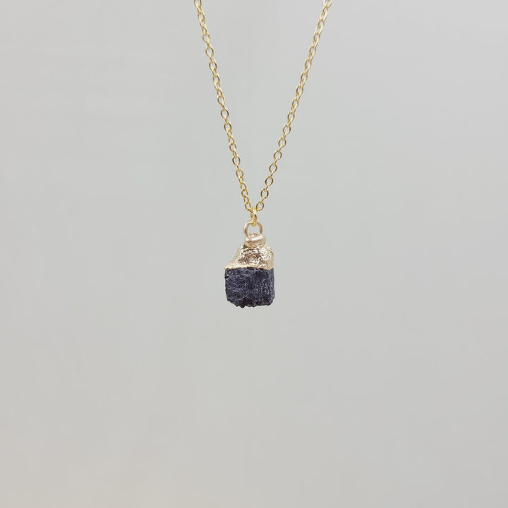 Collier en pierre précieuse brute irrégulière en cristal Olivenorma