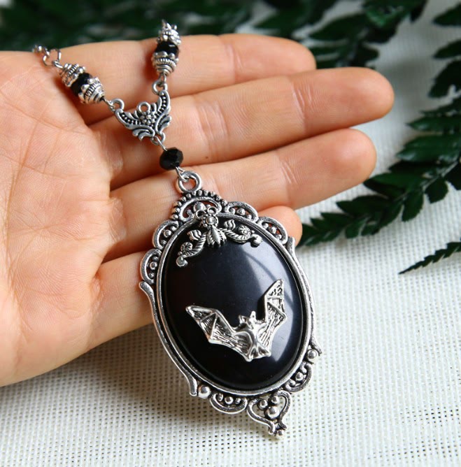 Collier chauve-souris en obsidienne argentée Olivenorma