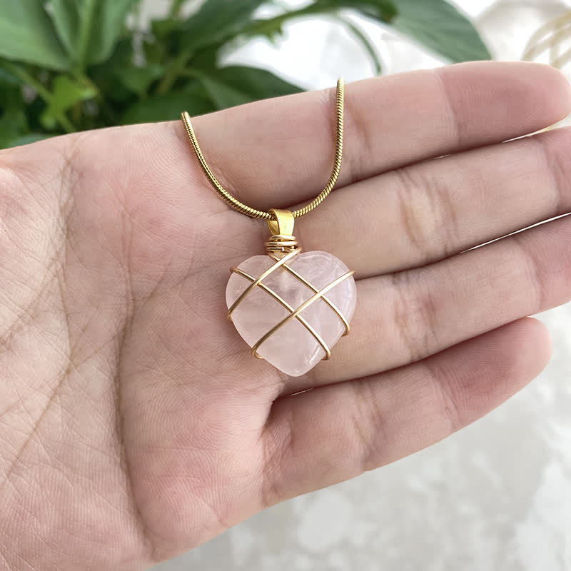 Collier en cristal naturel en forme de cœur Olivenorma