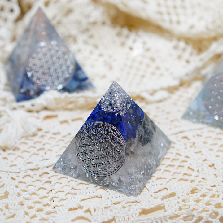 Série de tours énergétiques Olivenorma Pyramide orgonite Fleur de vie