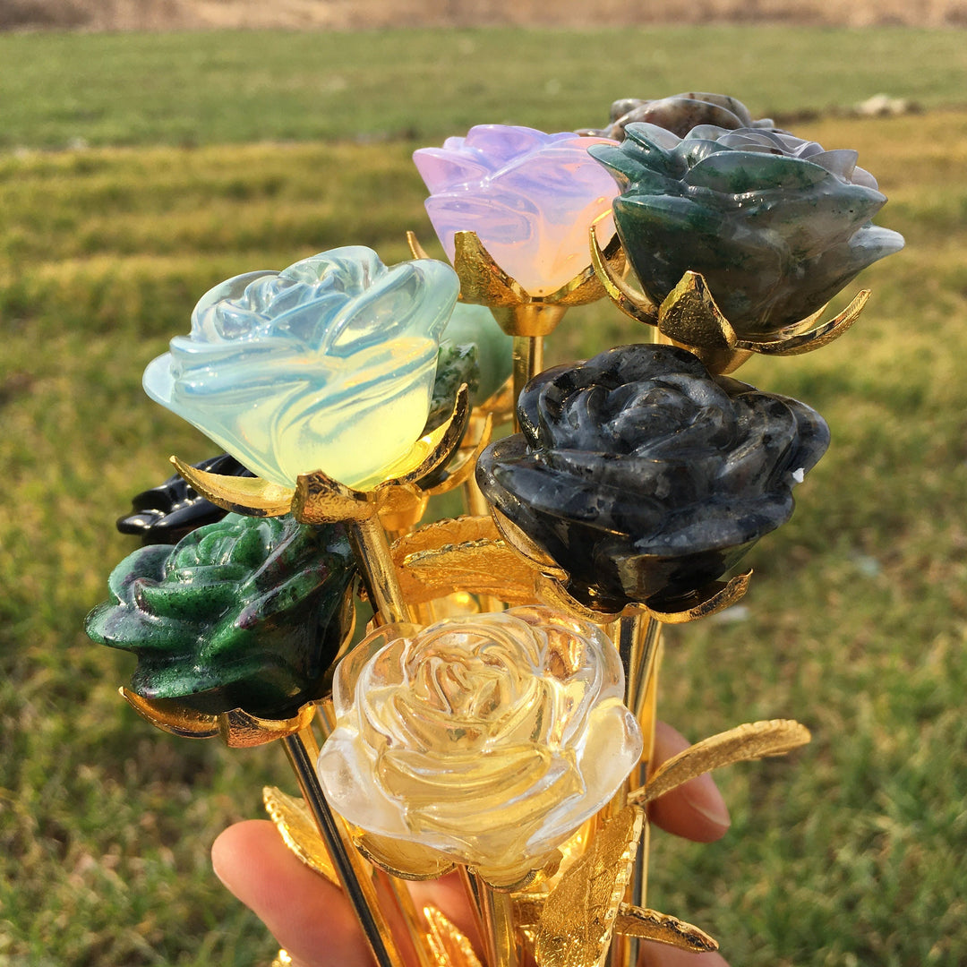 Décoration artisanale en pierres précieuses avec fleur de rose en cristal Olivenorma