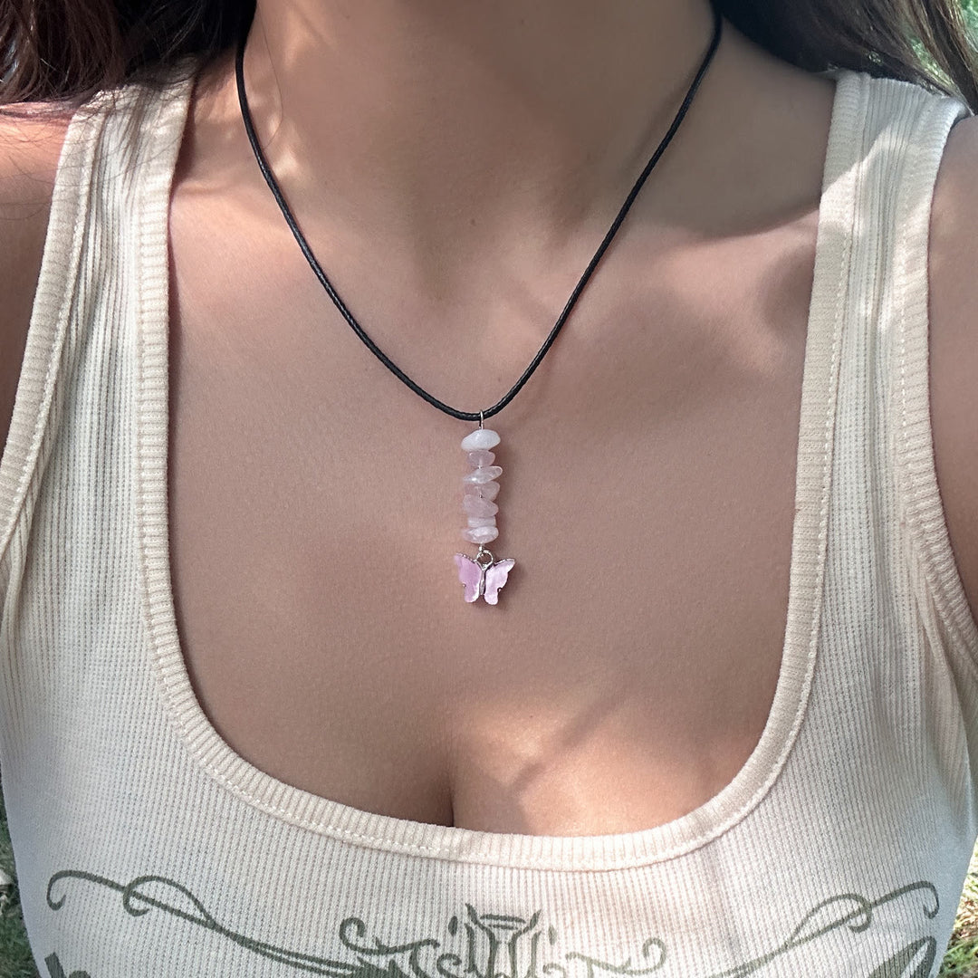 Collier en cuir et fil ciré avec pompon papillon en pierre naturelle Olivenorma