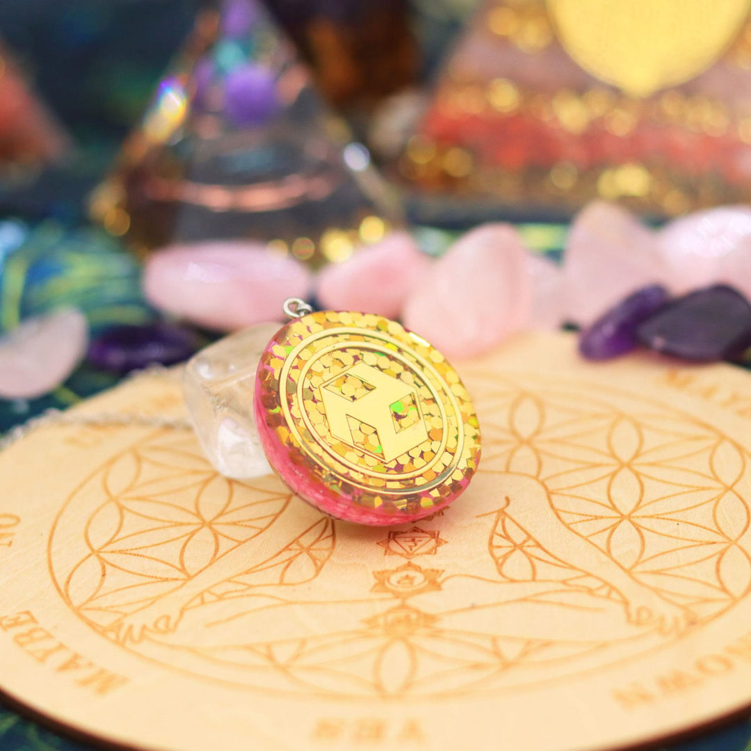 Collier pendentif cube de métatron Olivenorma en époxy avec gravier de cristal