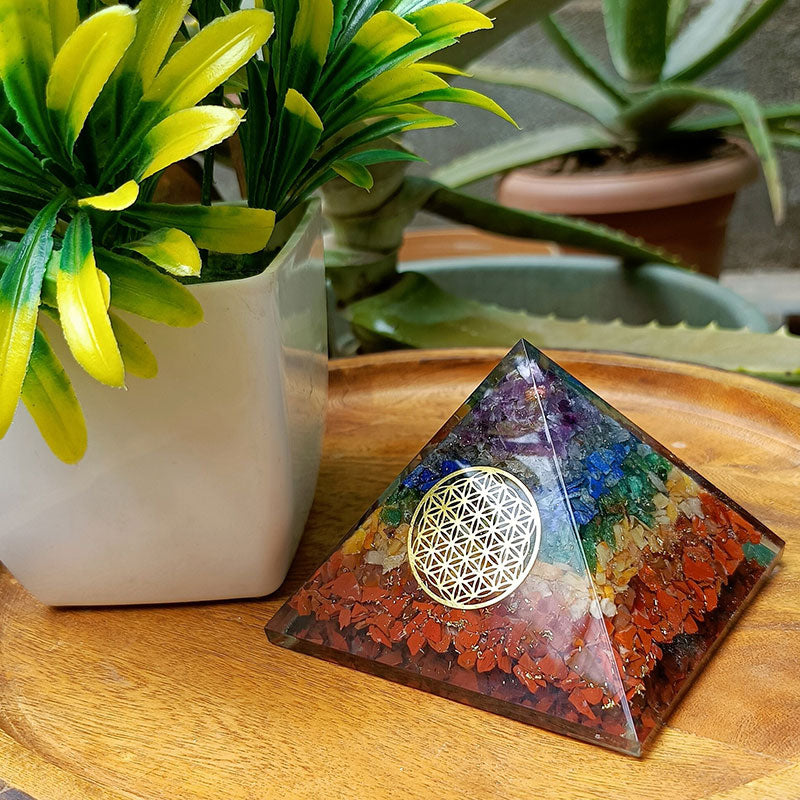 Symbole de la fleur de vie du chakra Olivenorma, pyramide d'orgone