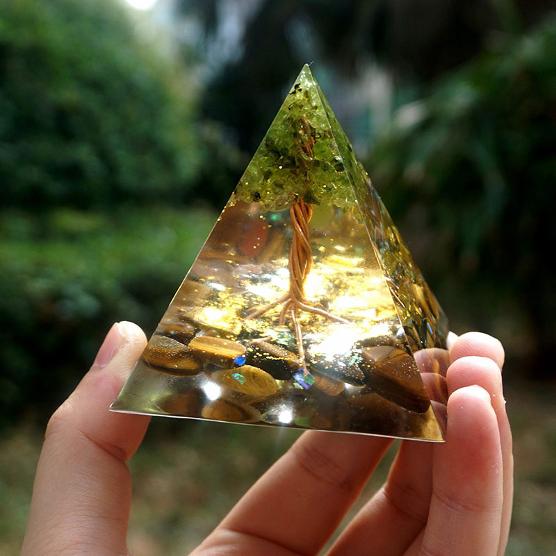 Olivenorma Radiance of Growth – Pyramide de l'Arbre de Vie Péridot et Œil de Tigre - image 2