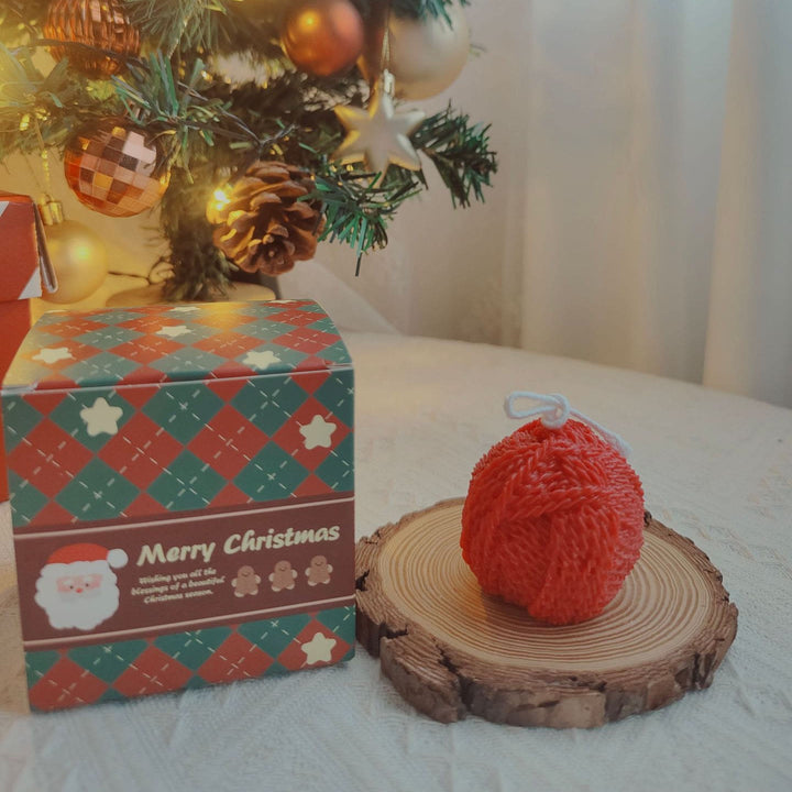 Bougie de Noël en forme de chaussette avec boule de laine gravée Olivenorma