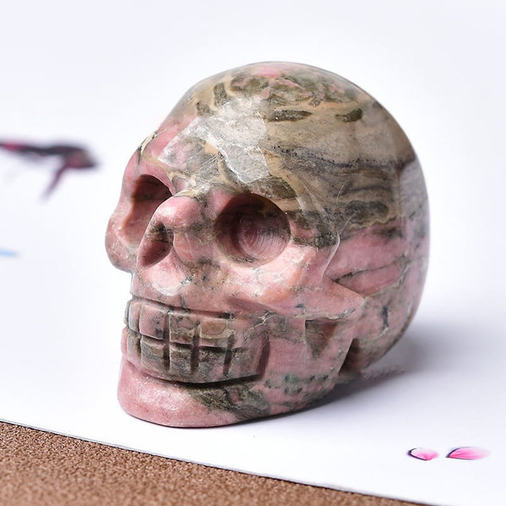 Décoration artisanale en pierres précieuses avec crâne gravé en cristal Olivenorma