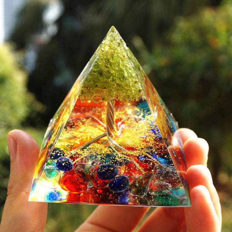 Pyramide d'orgone de l'arbre de vie en fluorite et péridot Olivenorma
