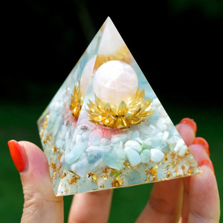 Pyramide d'orgone symbole de lotus en quartz rose aigue-marine Olivenorma