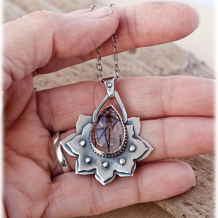 Collier en pierre œil de chat en forme de goutte de lotus double Olivenorma