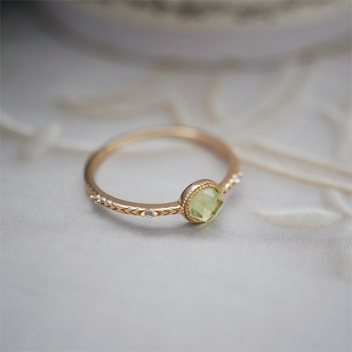 Bague en péridot vert naturel taille ronde Olivenorma