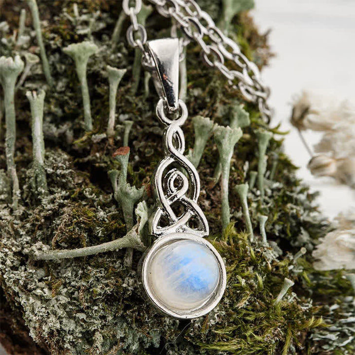 Collier en pierre de lune avec nœud celtique