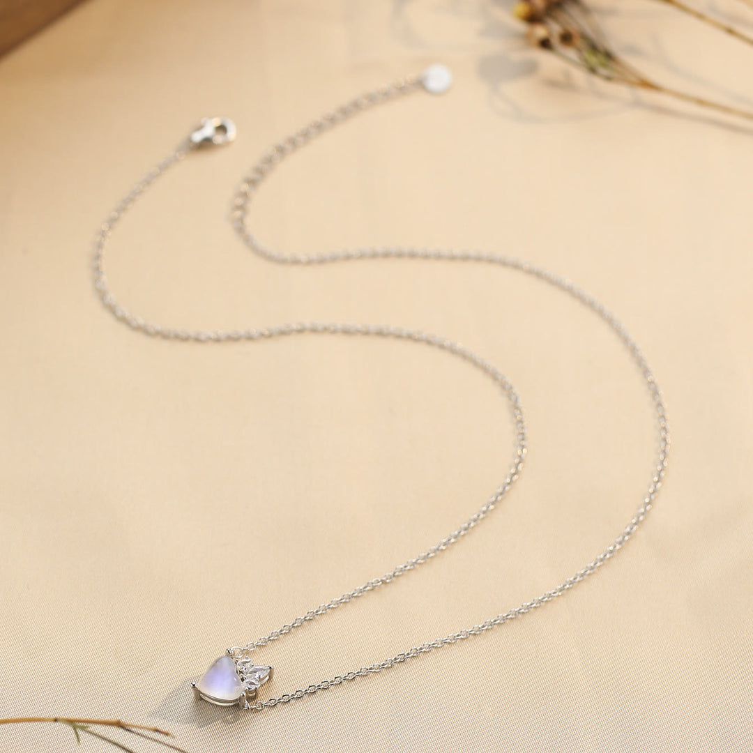 Collier pendentif décoratif en forme de cœur avec pierre de lune et zircon blanc Olivenorma