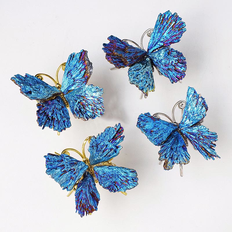 Décoration en pierre précieuse papillon en tourmaline cyanite Aura Olivenorma