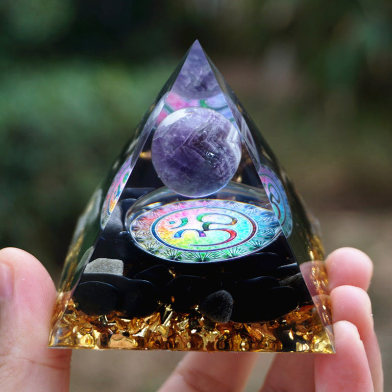 Améthyste naturelle Olivenorma avec obsidienne Symbole OM Pyramide orgone