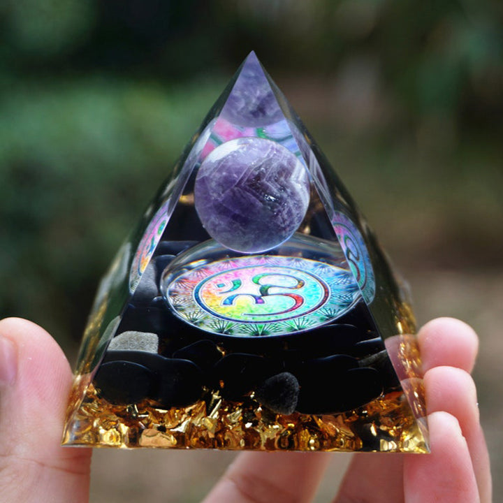 Améthyste naturelle Olivenorma avec obsidienne Symbole OM Pyramide orgone