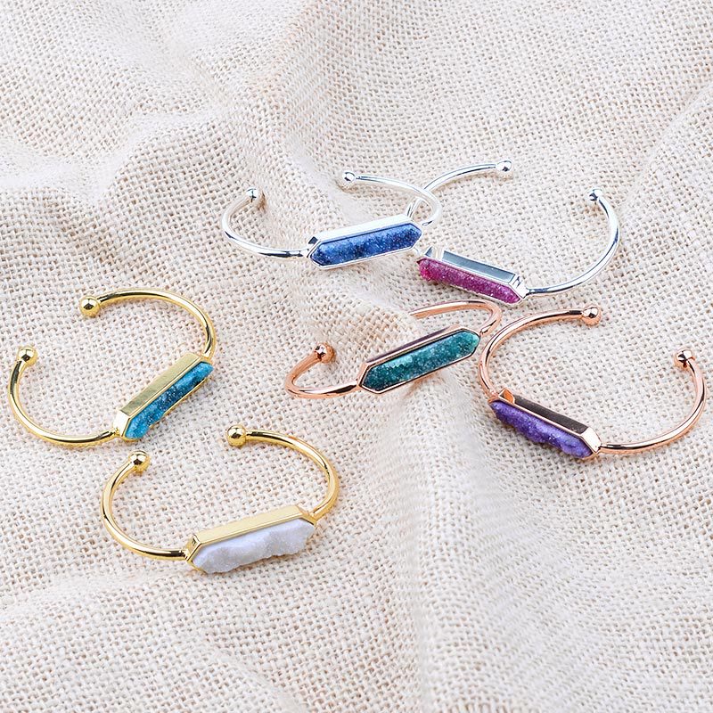 Bracelet manchette en cuivre et métal avec grappe de cristaux naturels Olivenorma