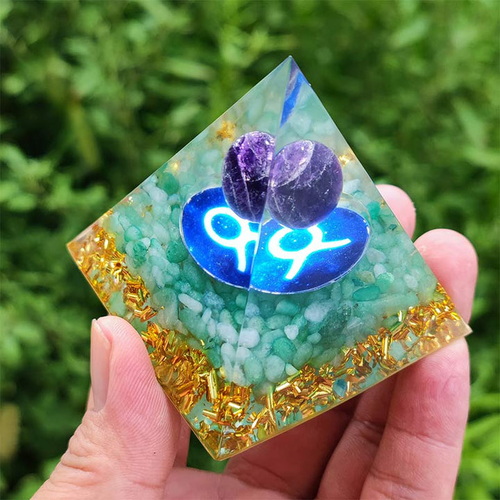 Pyramide d'orgone du zodiaque Taureau en améthyste Olivenorma avec aventurine verte
