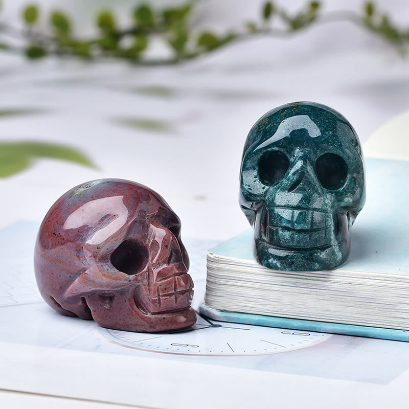 Décoration artisanale en pierres précieuses avec crâne gravé en cristal Olivenorma