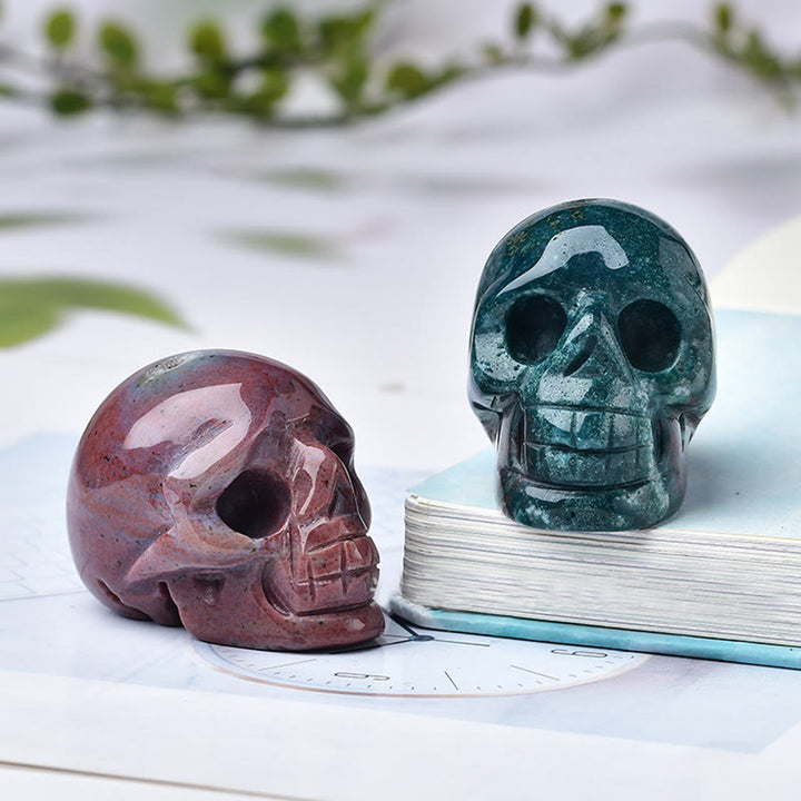 Décoration artisanale en pierres précieuses avec crâne gravé en cristal Olivenorma