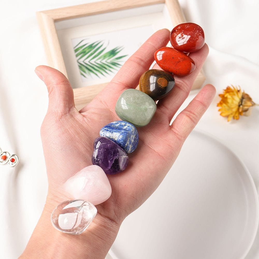 Ensemble de cristaux de pierres précieuses de chakra polies naturelles irrégulières de méditation Olivenorma