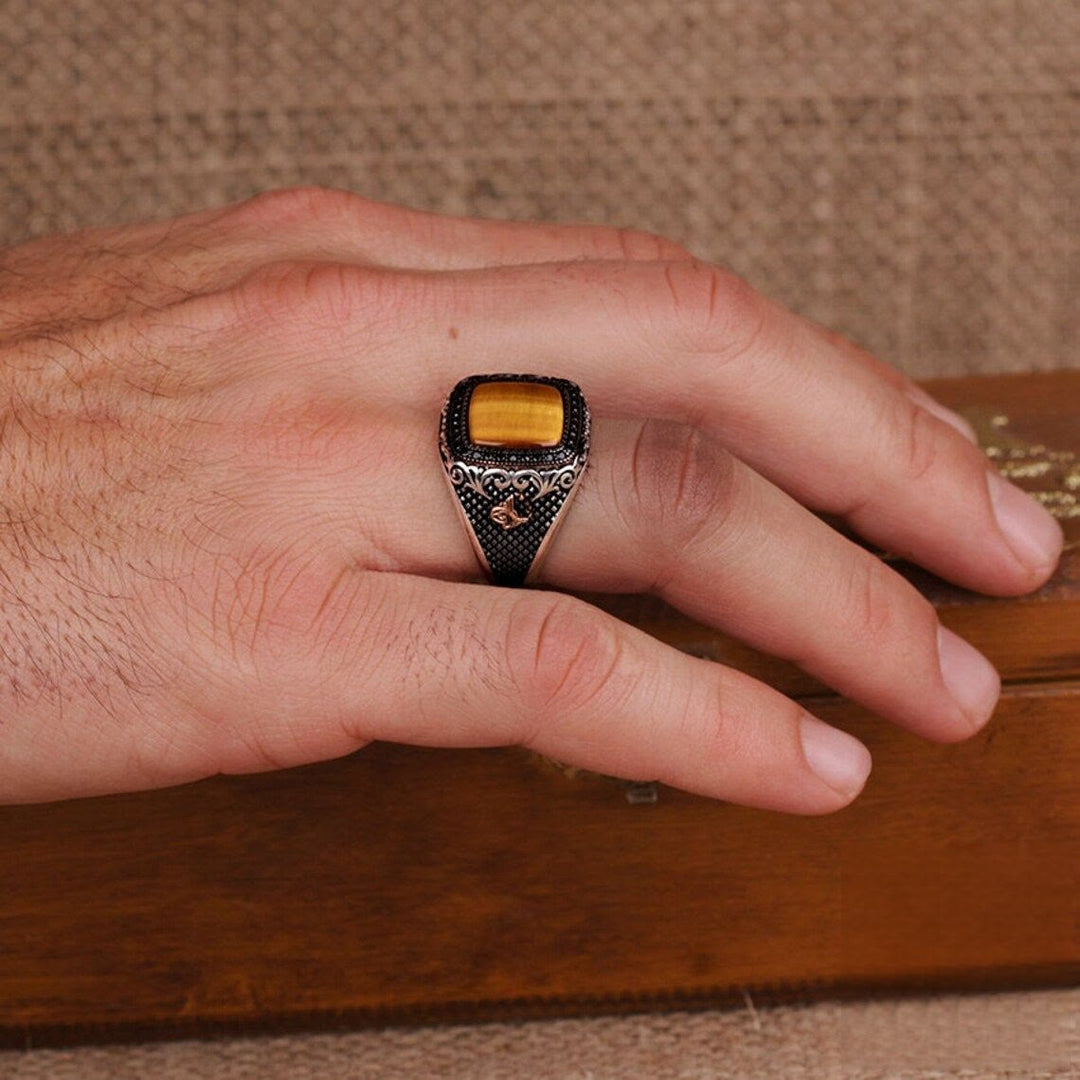 Bague pour homme en métal avec œil de tigre gravé Olivenorma