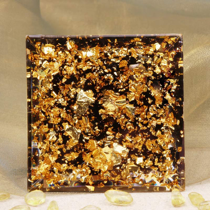 Pyramide d'orgone en cristal transparent d'obsidienne Olivenorma, symbole du lotus
