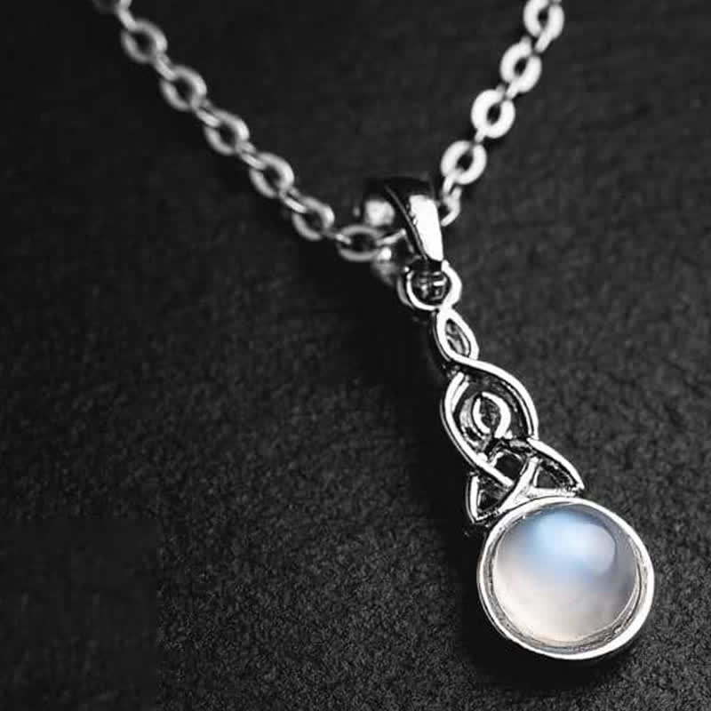 Collier en pierre de lune avec nœud celtique