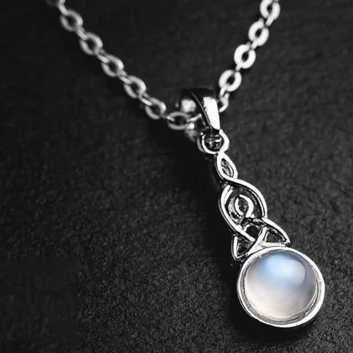 Collier en pierre de lune avec nœud celtique