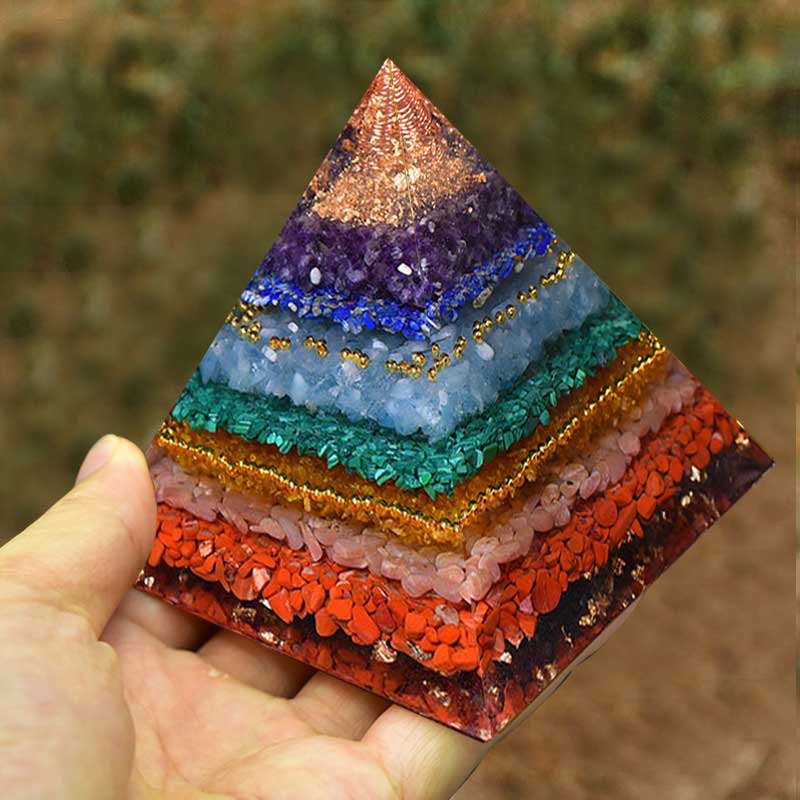 Pyramide d'orgone d'équilibre naturel des chakras Olivenorma