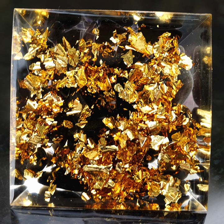 Améthyste naturelle Olivenorma avec obsidienne Symbole OM Pyramide orgone