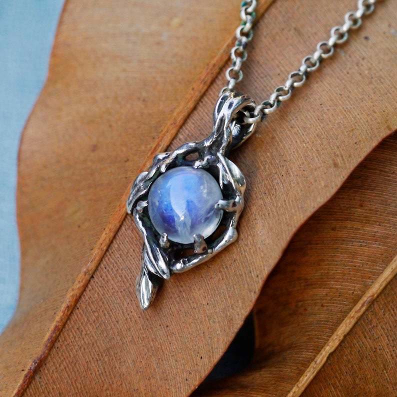 Collier avec pendentif en forme de goutte de flamme en pierre de lune Olivenorma