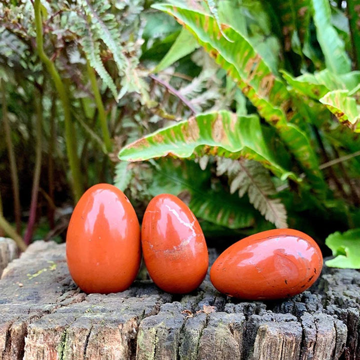 Œuf de Pâques en cristal de jaspe rouge et esprit du feu