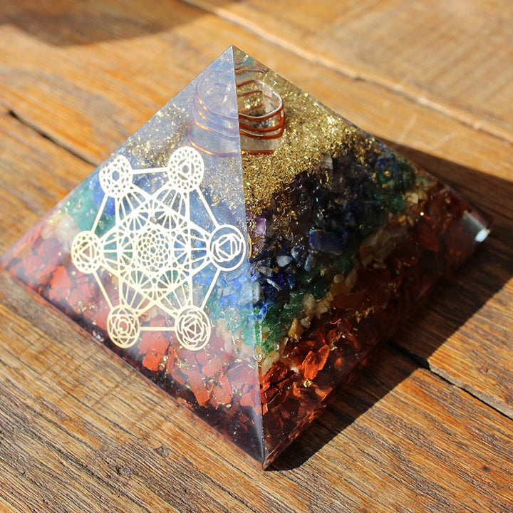 Pyramide d'orgone du cube de Métatron du chakra Olivenorma