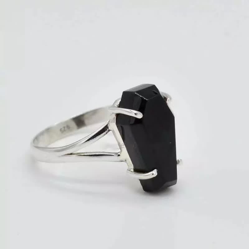Bague cercueil en onyx noir Olivenorma