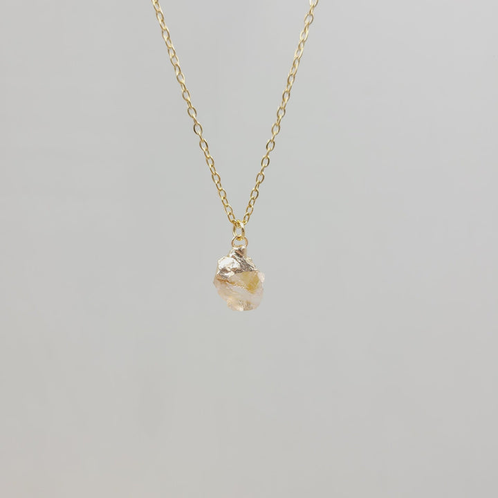 Collier en pierre précieuse brute irrégulière en cristal Olivenorma