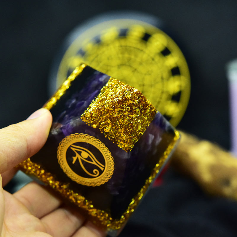 Olivenorma Améthyste Obsidienne Oeil d'Horus Symbole Orgone Pyramide