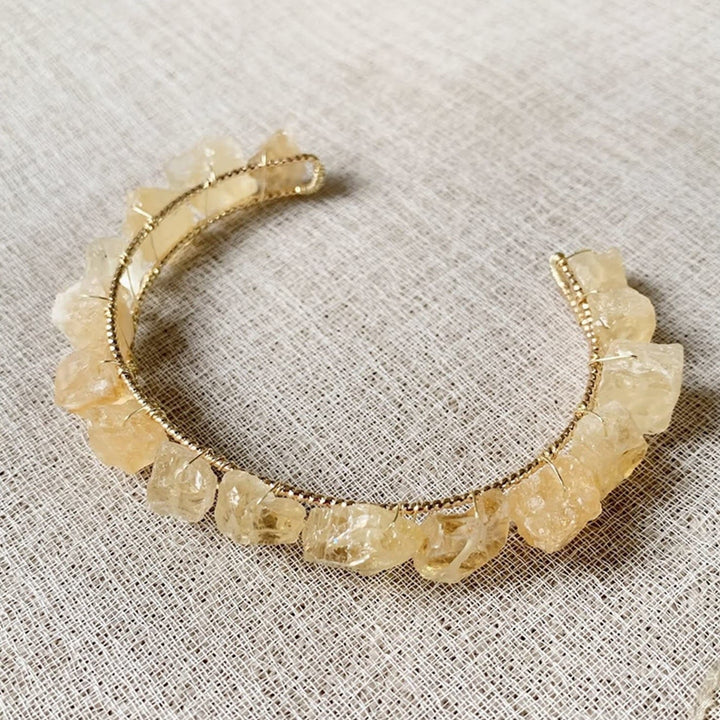 Bracelet enroulé en fil de fer avec perles de gravier en cristal naturel Olivenorma